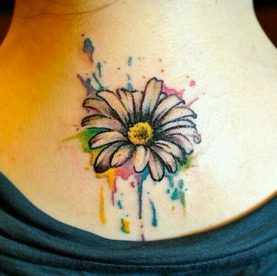 Tatuaggi effetto acquerello: le idee con i fiori a cui ispirarsi