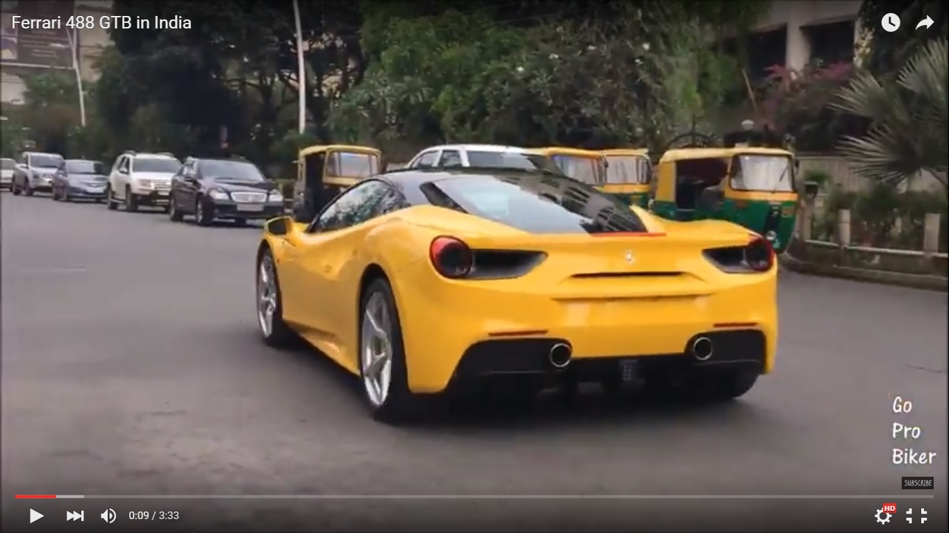 Una Ferrari 488 GTB fa l&#8217;extraterreste sulle strade dell&#8217;India [Video]