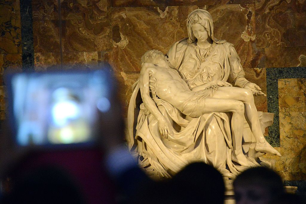 Buona Pasqua con un’opera d’arte: le Pietà di Michelangelo
