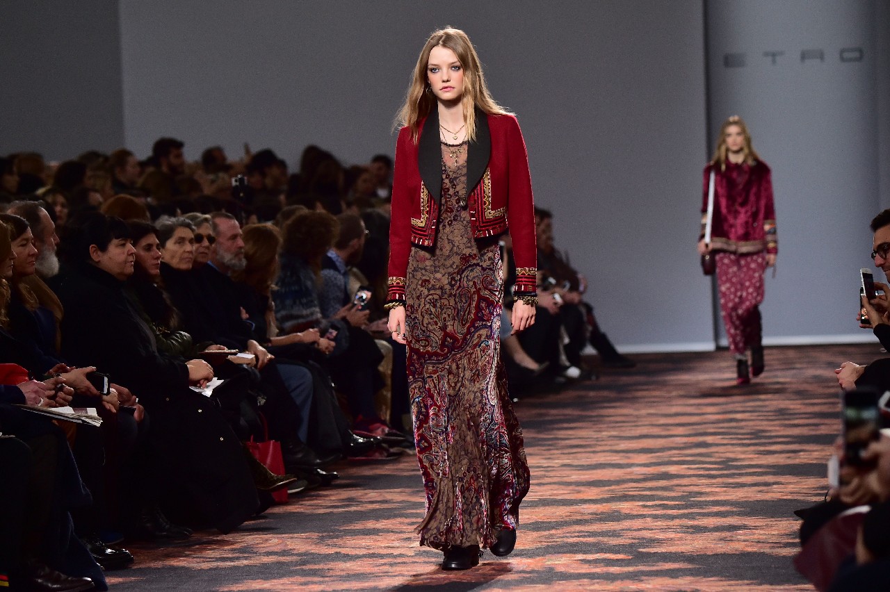 Etro collezione donna autunno inverno 2016 2017: combinazioni in libertà, la sfilata a Milano