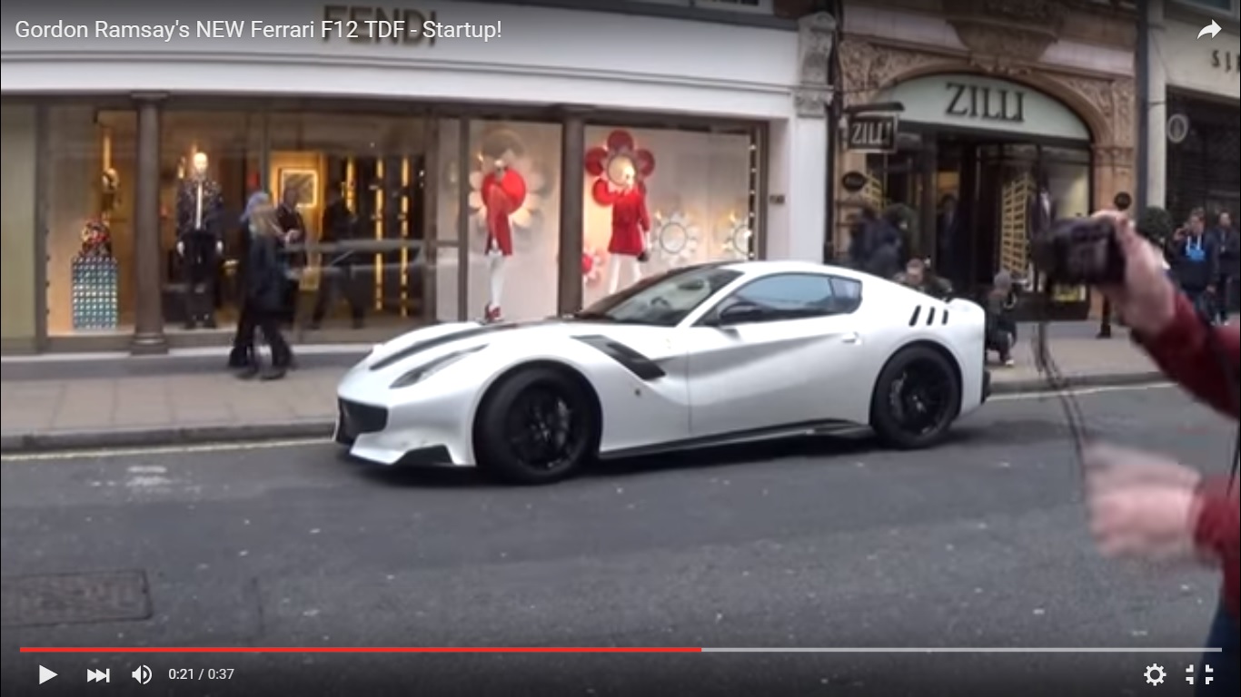 Gordon Ramsay con la sua Ferrari F12tdf [Video]