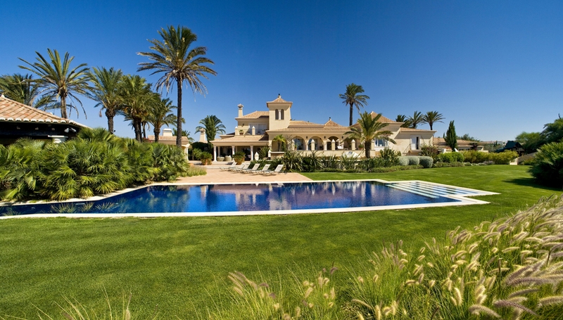 La villa di lusso che da Praia Da Luz domina l’Oceano Atlantico