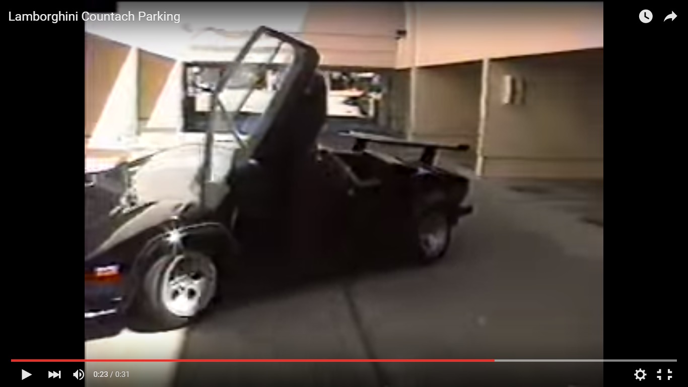 Lamborghini Countach: comicità in parcheggio [Video]