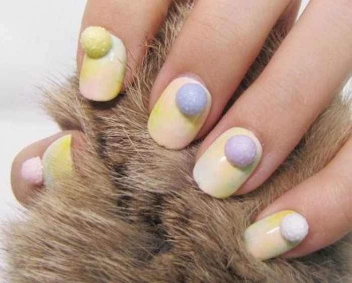 Pom Pom Nail, il nuovo beauty trend per le unghie