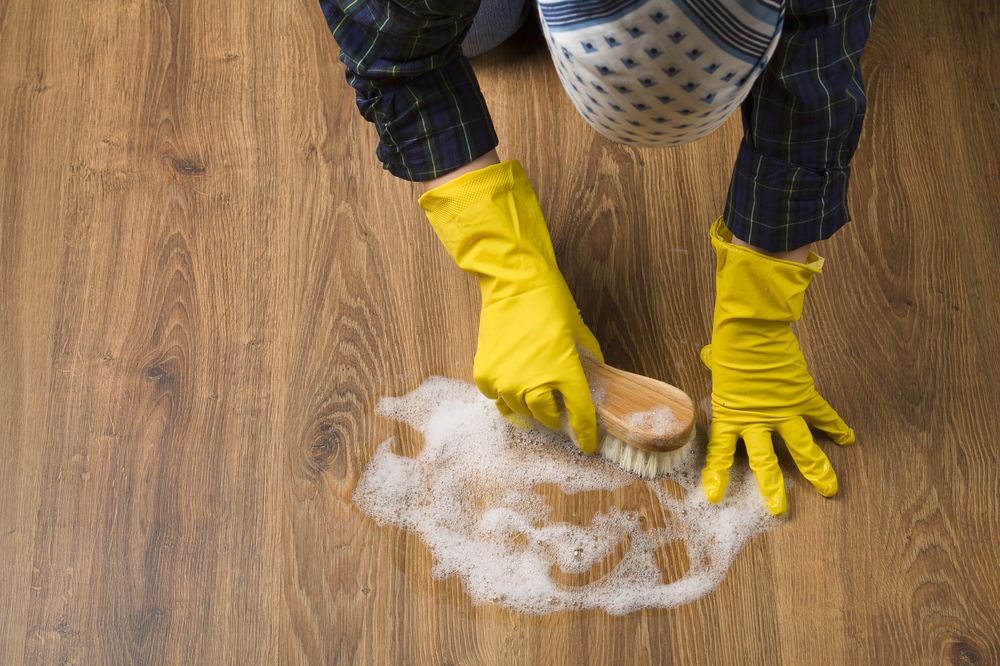 I rimedi contro i pavimenti sporchi e 4 consigli per pulire casa