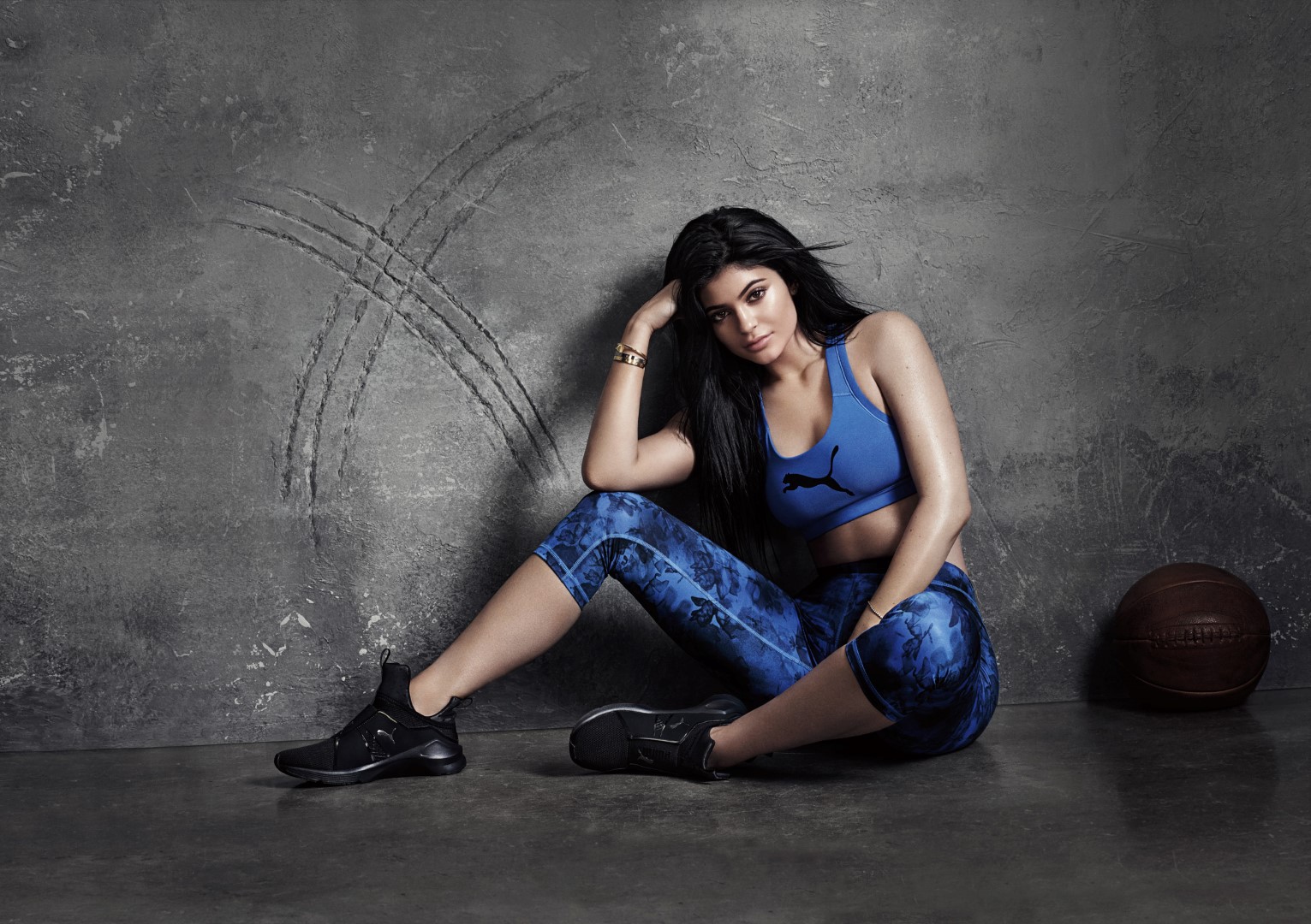 Puma Kylie Jenner: la nuova brand ambassador svela la campagna con protagonista la nuova sneakers Fierce
