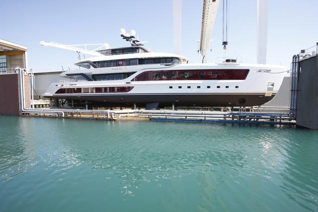 Yacht ibrido di lusso &#8220;Quinta Essentia&#8221;