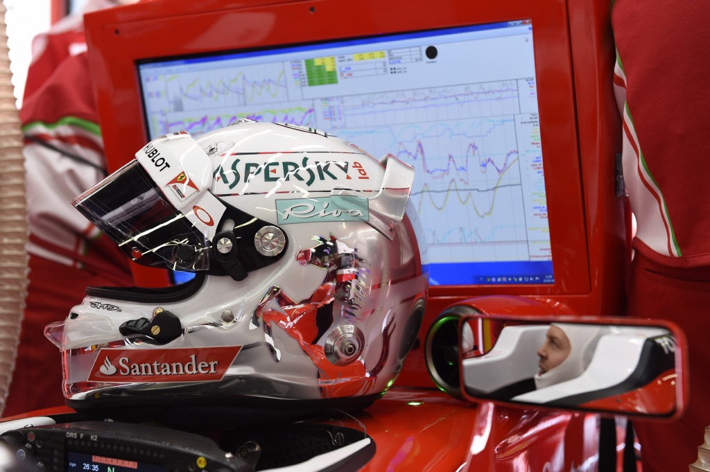 Formula 1 2016: la Ferrari con il logo Riva sui caschi di Vettel e Raikkonen