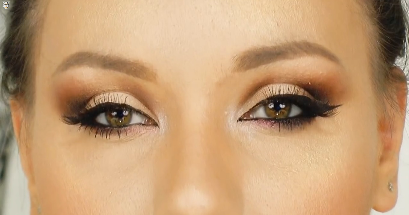 Smokey eyes marrone