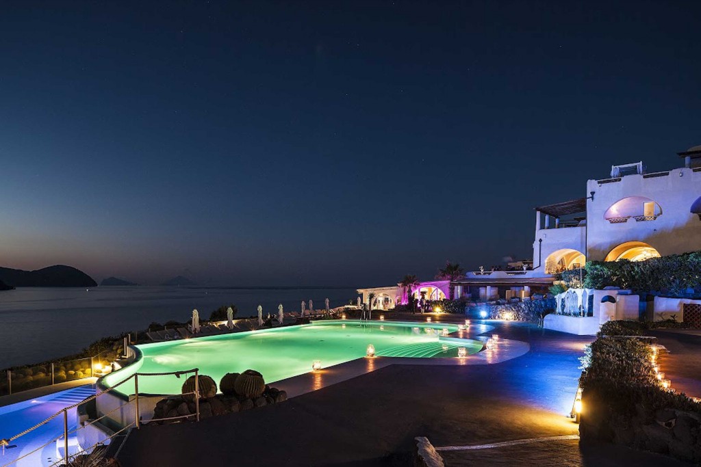 Therasia Resort Sea & Spa: riapre il 5 stelle sull’isola di Vulcano