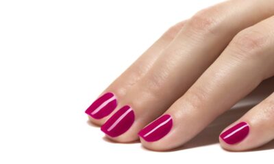 togliere lo smalto senza usare l'acetone alternative