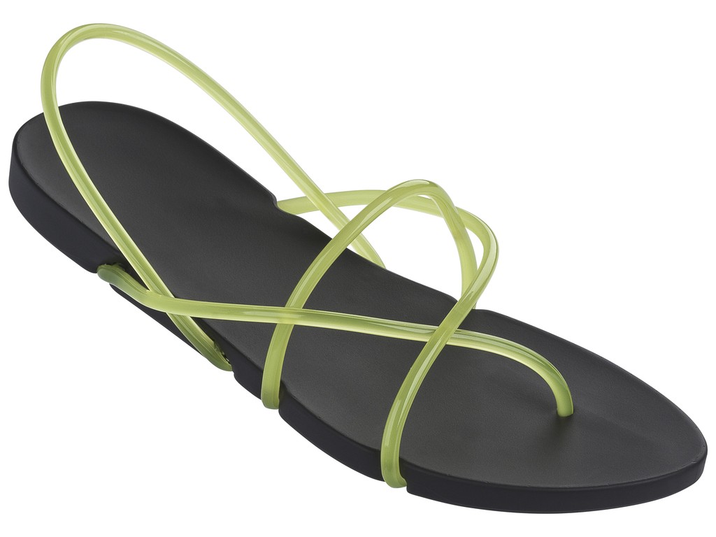 Tendenze moda primavera estate 2016: i sandali Ipanema creati con Philippe Starck, le foto