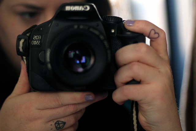 Tatuaggi sulle dita, le idee a cui ispirarsi