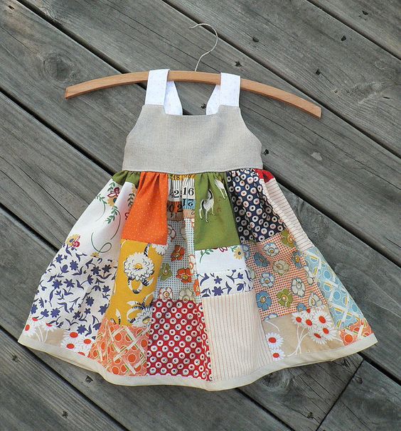 Alcune idee per vestiti di patchwork per i bambini