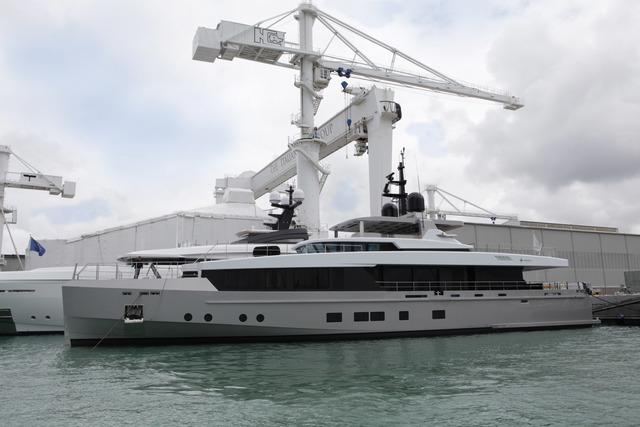 Yacht di lusso Admiral Tremenda: varato il nuovo gioiello