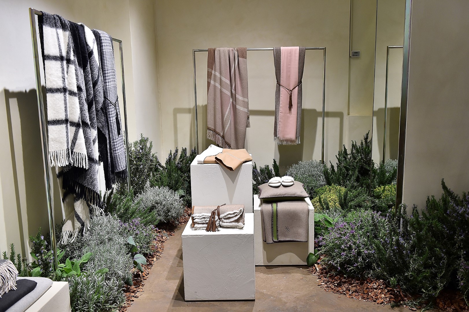 Agnona presenta la collezione Home autunno inverno 2016 2017