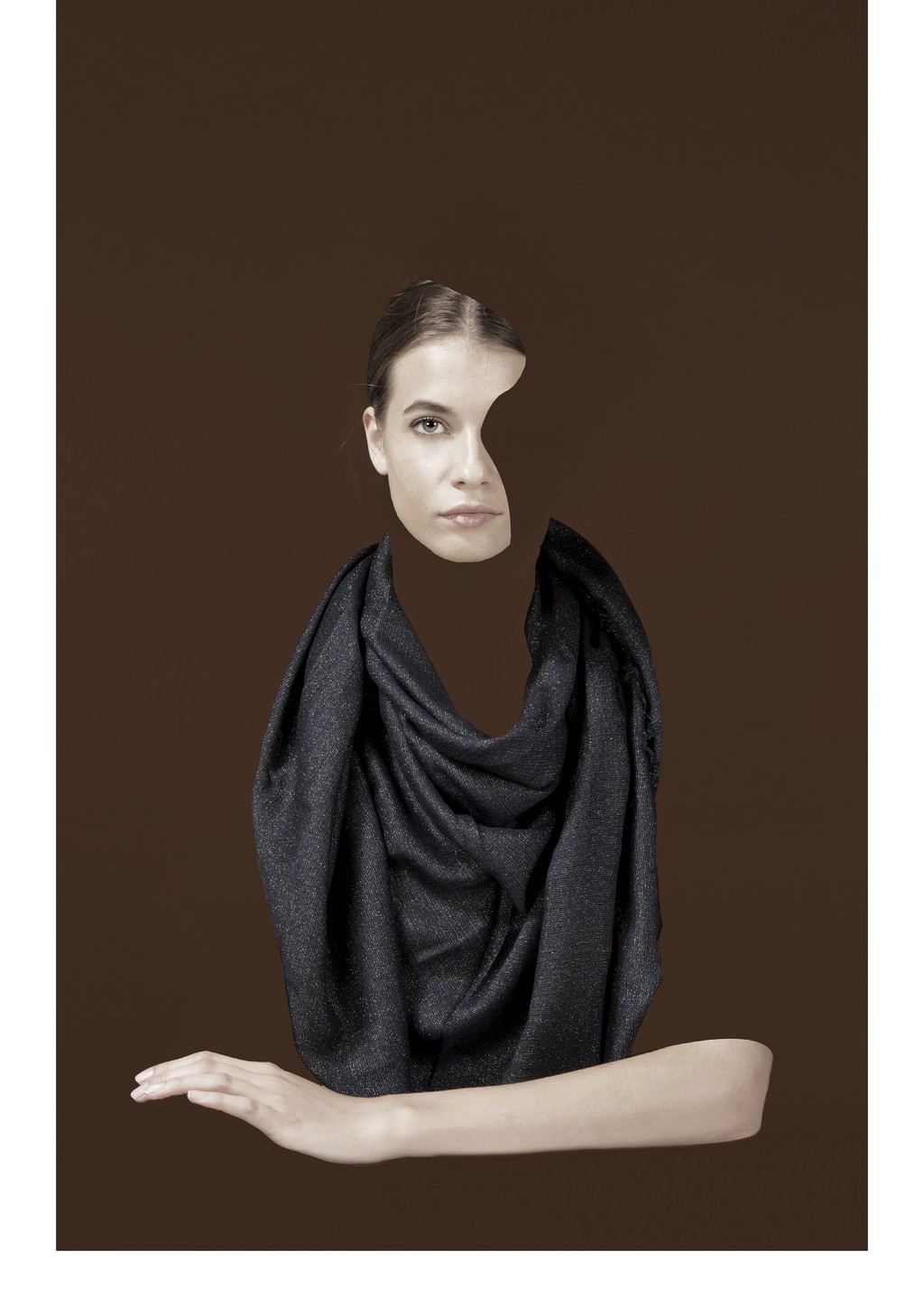 Tendenze moda autunno inverno 2016: le sciarpe Abstract di Anna Molteni, le foto