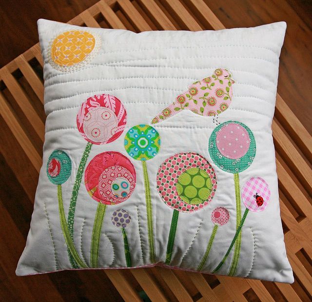 Come realizzare un cuscino di patchwork per la primavera