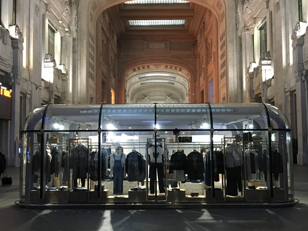 Pepe Jeans Milano: aperto il temporary shop in Stazione Centrale, le foto