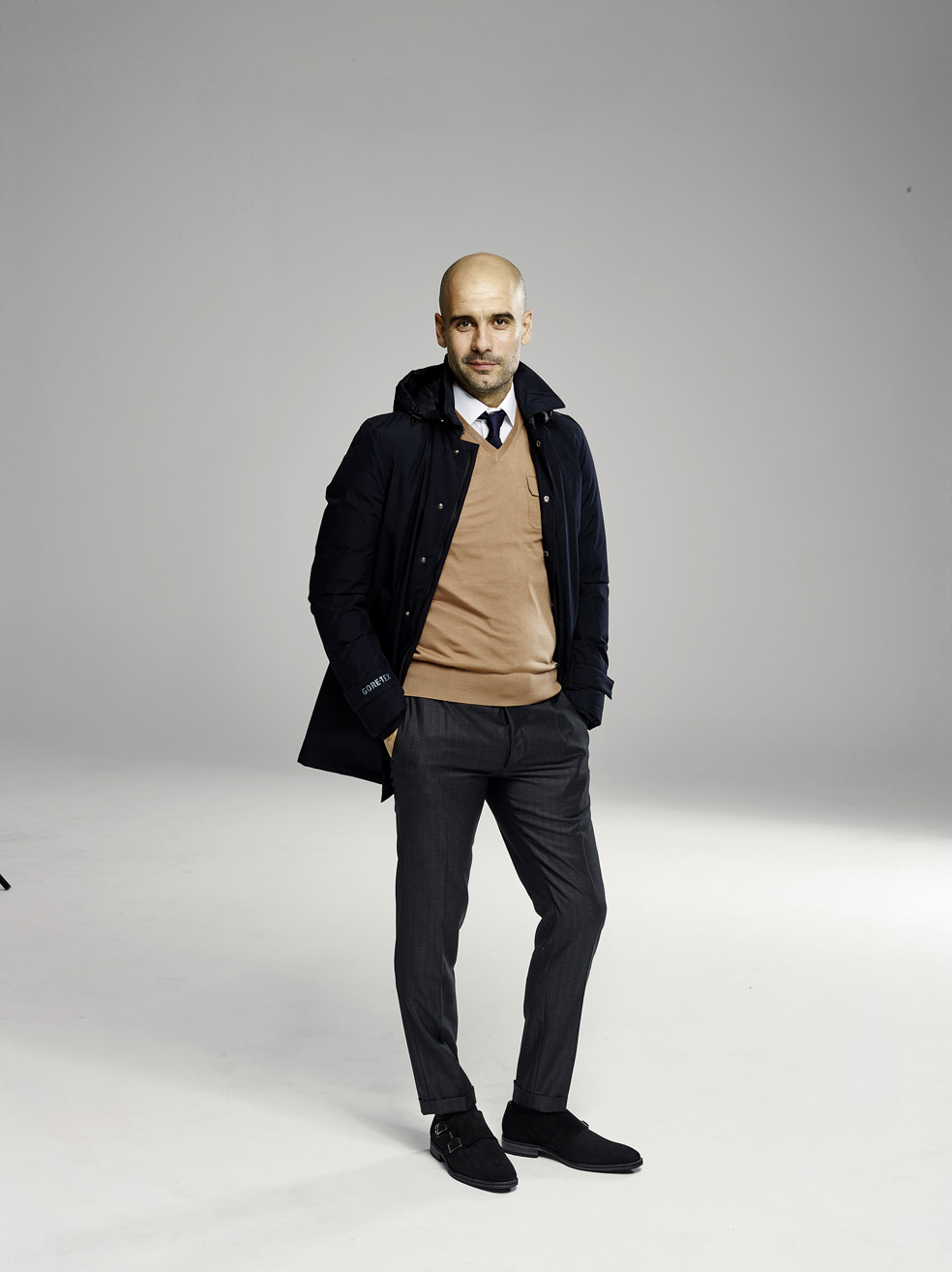 Gore-Tex Pep Guardiola: l&#8217;allenatore del FC Bayern Monaco indossa la linea Gore-Tex di Herno Laminar