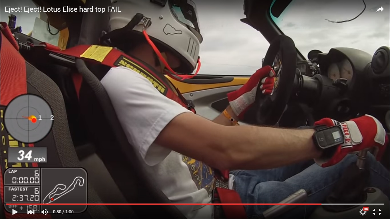 Lotus Elise in pista quando l&#8217;hard top si stacca [Video]