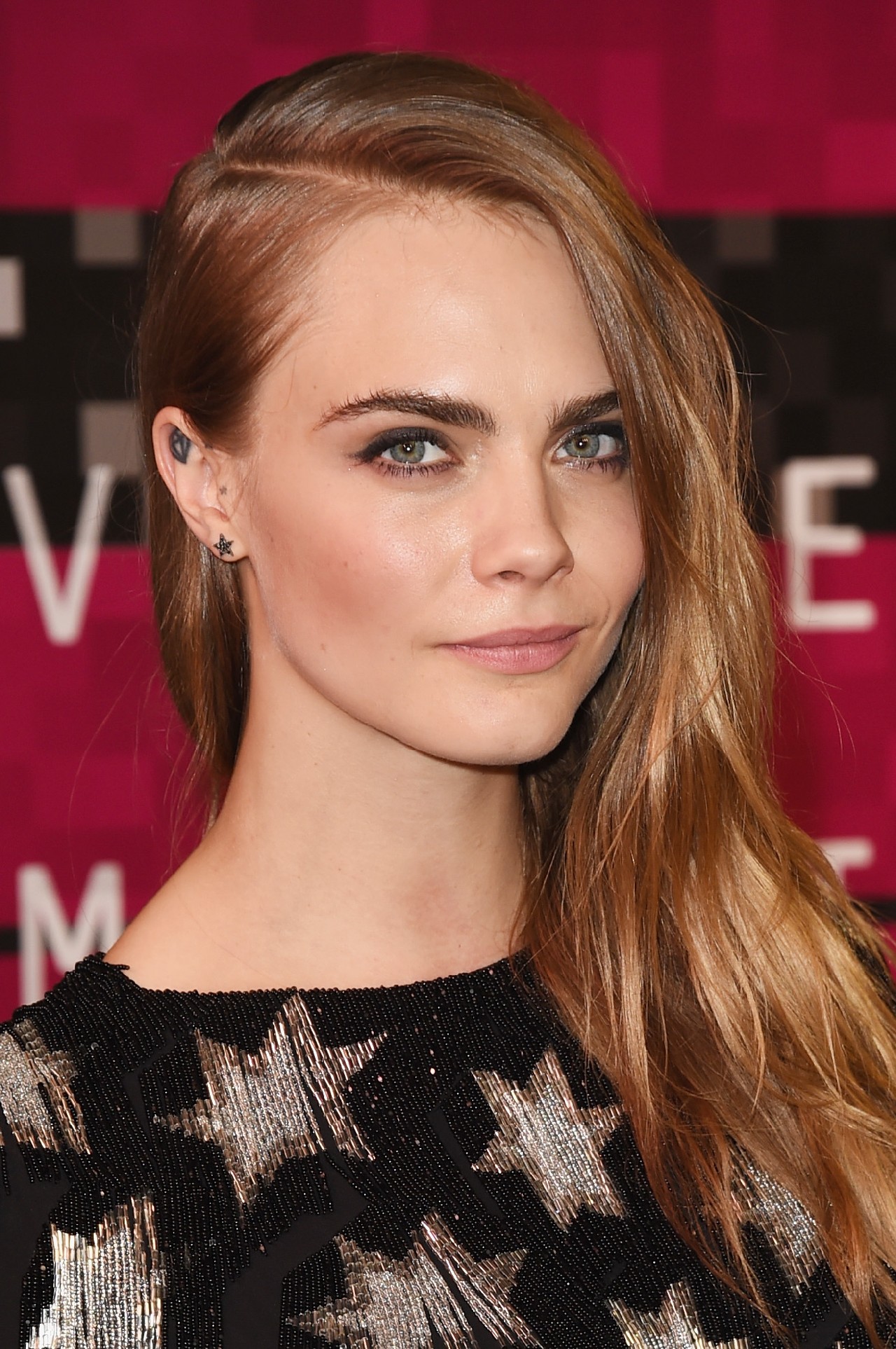 Rimmel London Cara Delevingne: la nuova brand ambassador