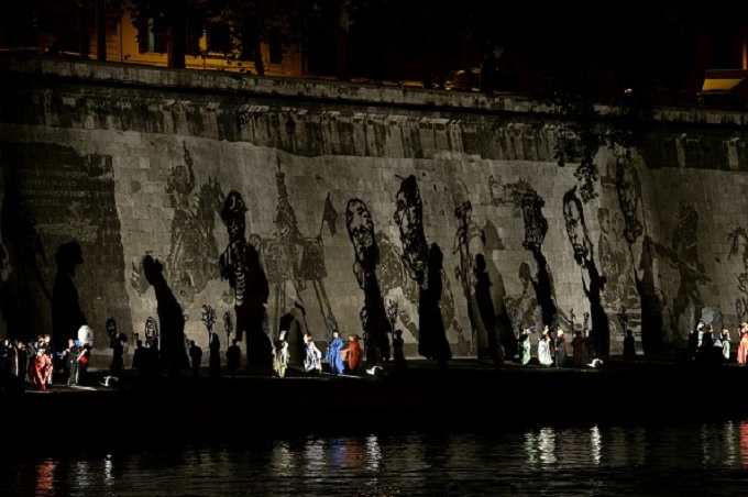 La storia di Roma di William Kentridge in un murales sul Lungotevere di 550 metri