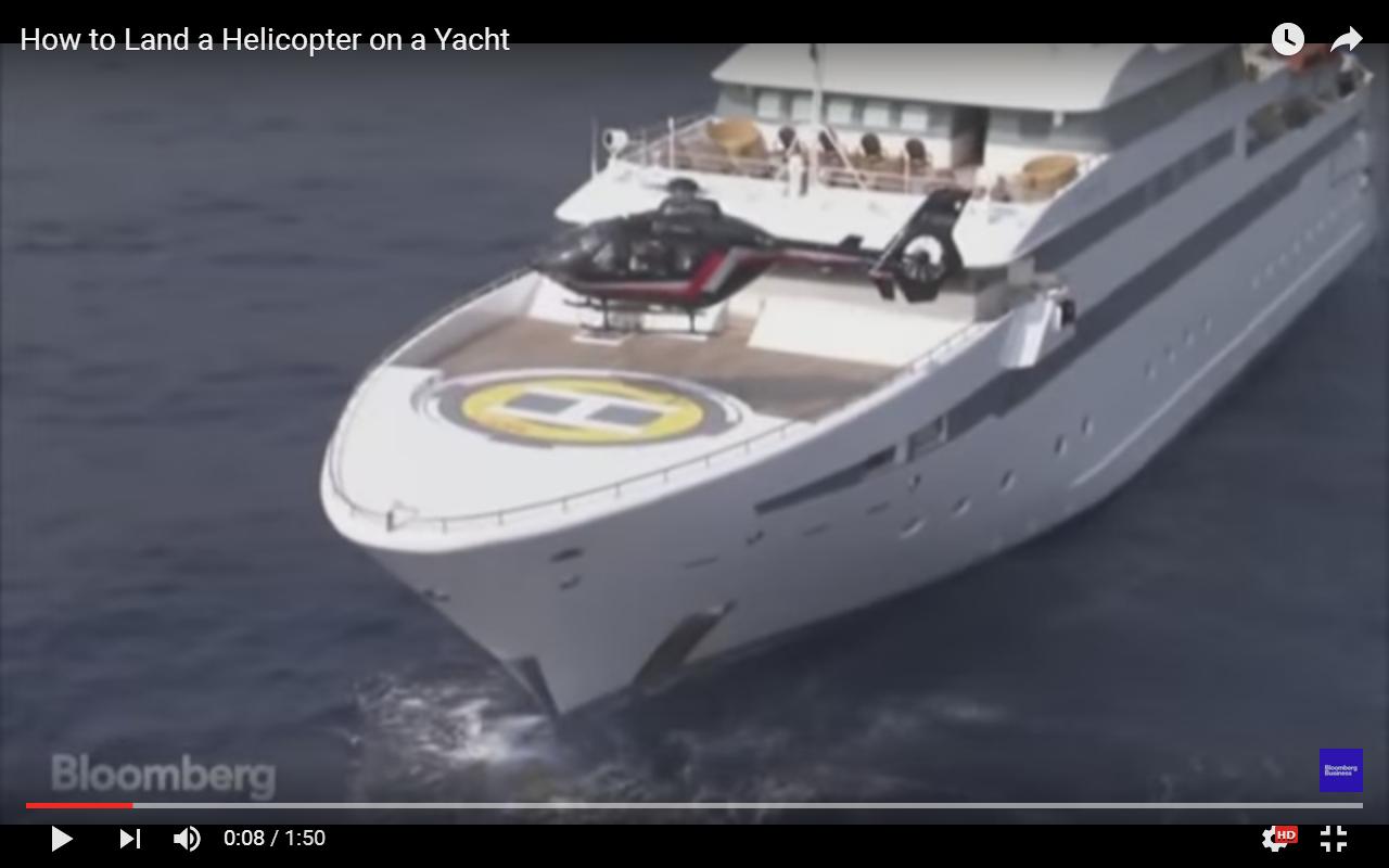 Atterraggio di un elicottero sullo yacht di lusso [Video]
