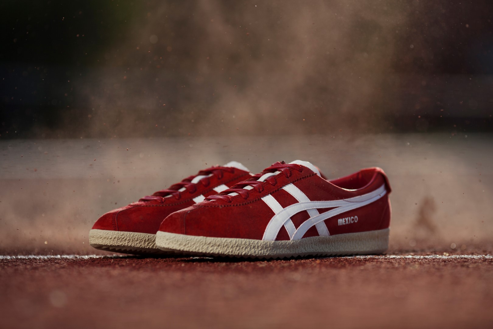 Onitsuka Tiger 50 anniversario: la storia delle iconiche Stripes e la Mexico Delegation