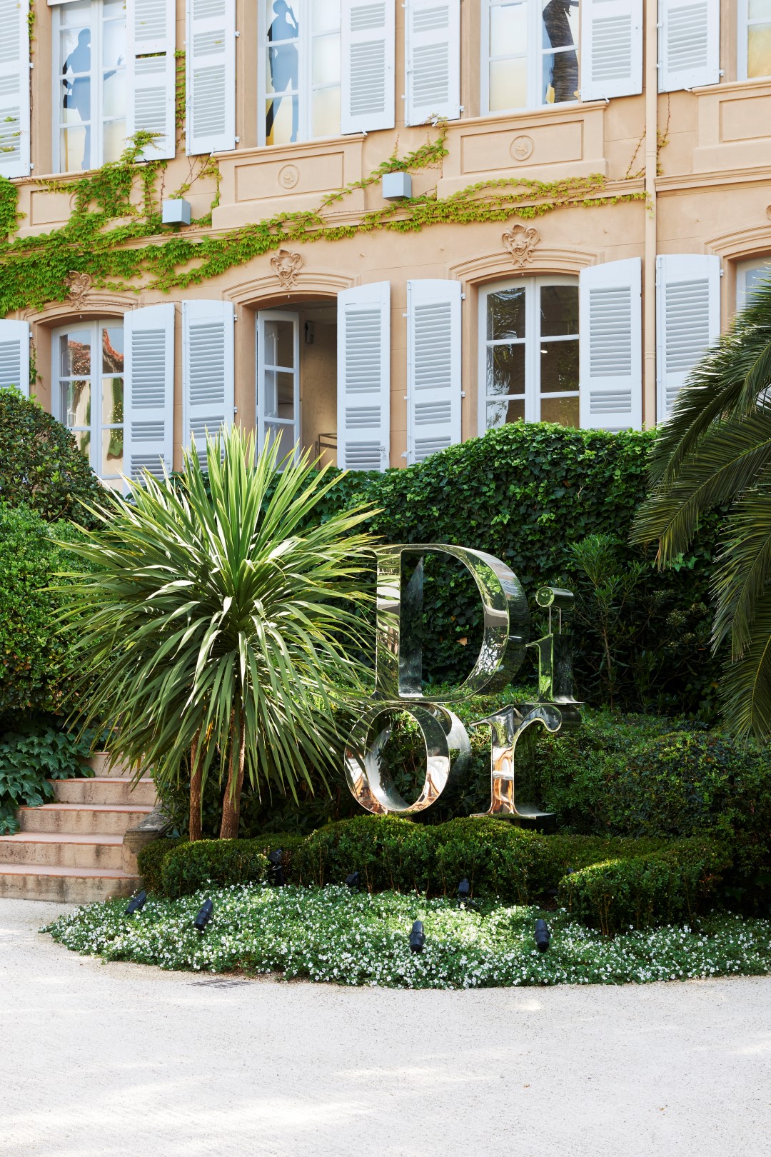 Dior Saint Tropez: la nuova boutique e il ristorante Dior des Lices, le foto