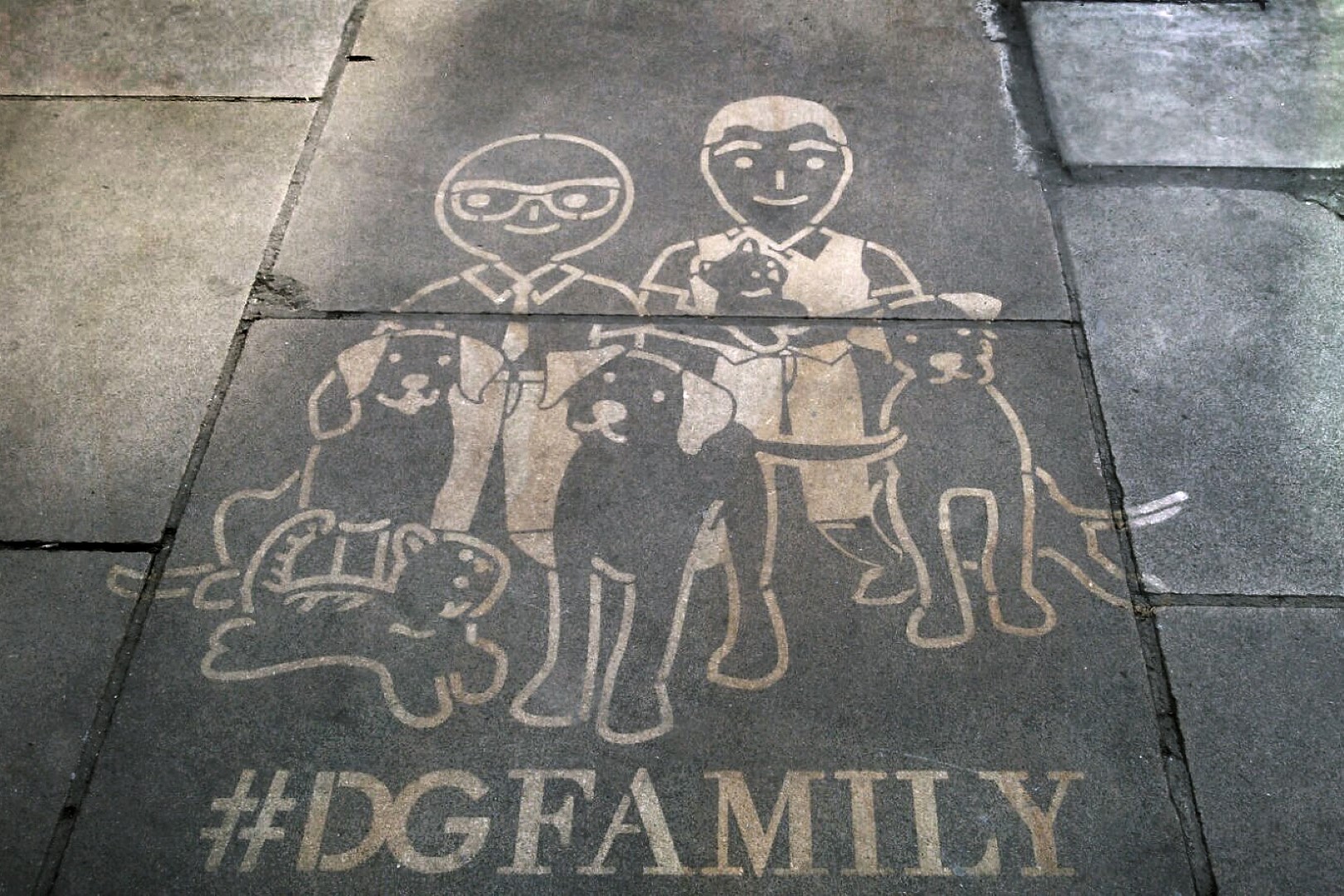 Dolce&amp;Gabbana #DGFAMILY: gli originali street graffiti a Milano, Parigi, Londra e New York