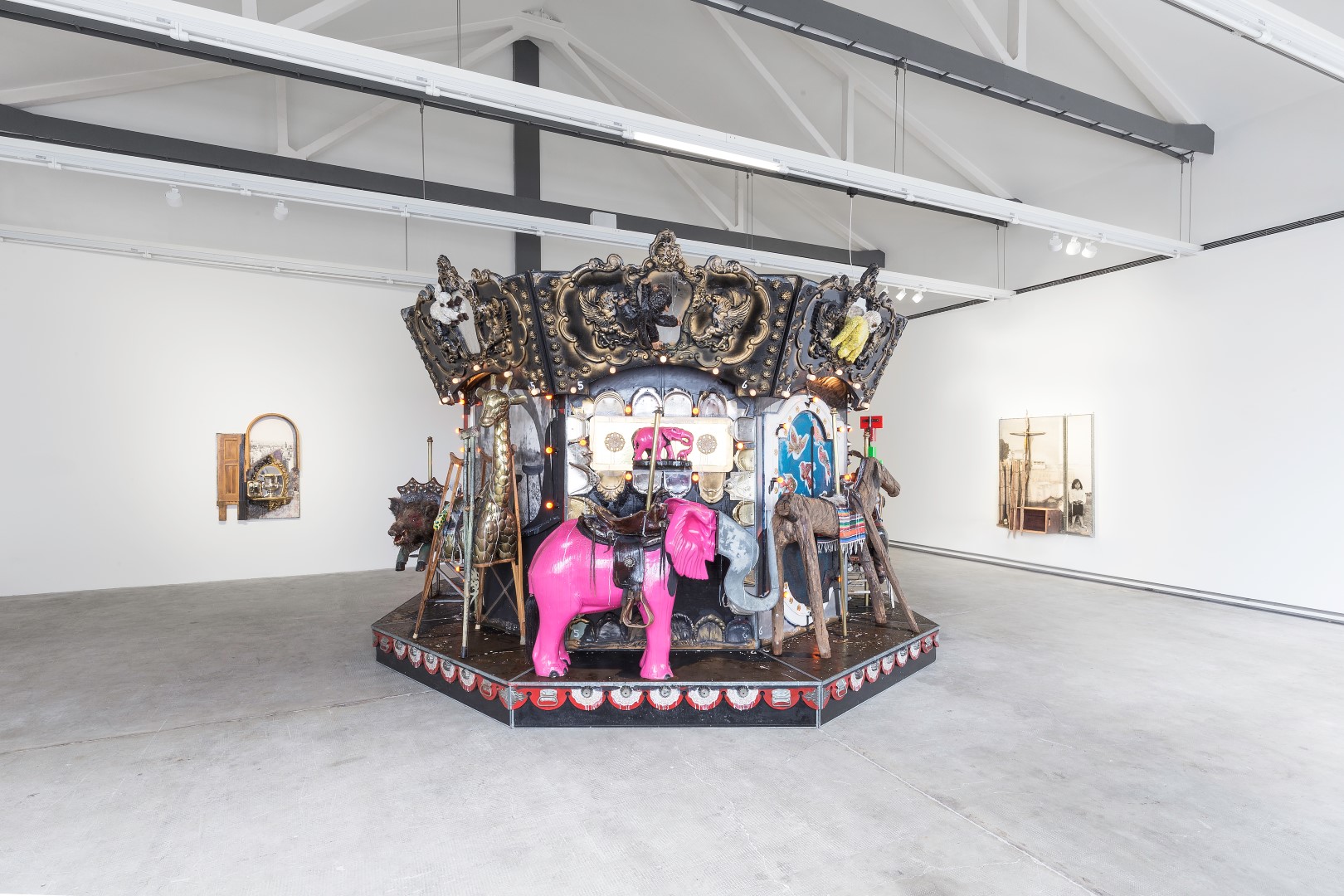 Fondazione Prada: la mostra &#8220;Kienholz: Five Car Stud&#8221;, a cura di Germano Celant