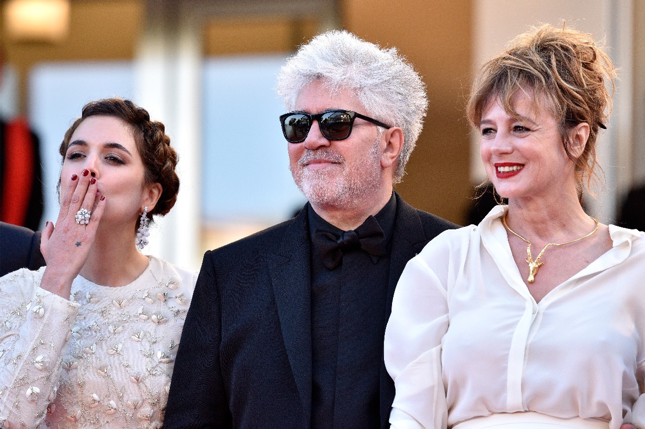 Festival Cannes 2016: il red carpet di Julieta con Pedro Almodovar, Adriana Lima, Karlie Kloss e Jean Paul Gaultier