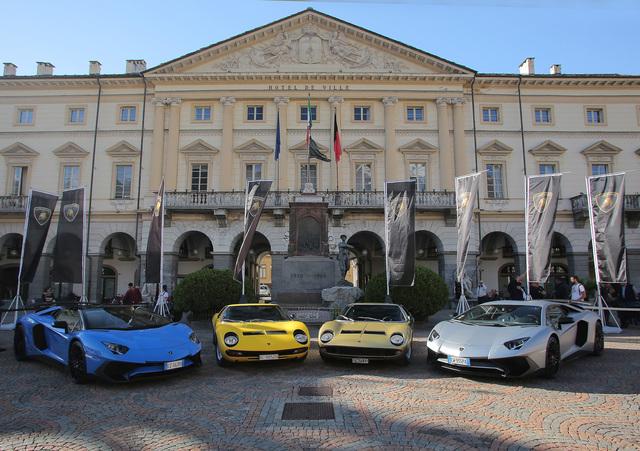 La Lamborghini Miura per i 50 anni sulle strade di “The Italian Job”