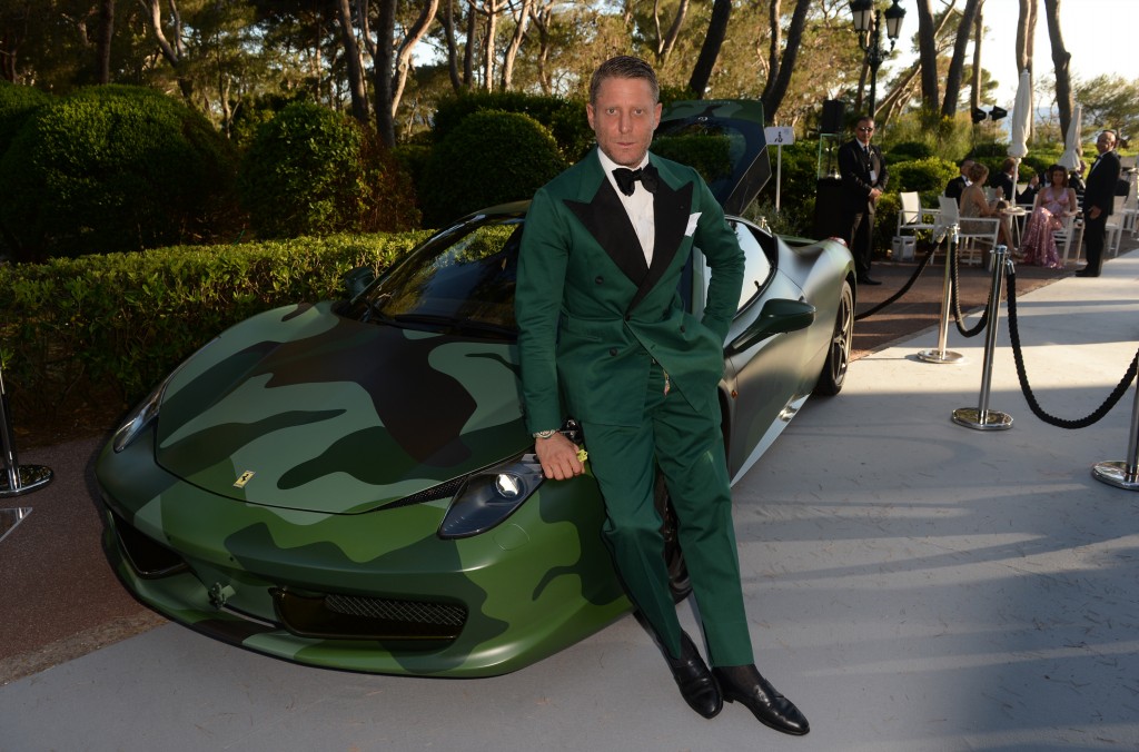 Lapo Elkann: la sua Ferrari 458 all&#8217;asta benefica a Cannes prende 1 milione