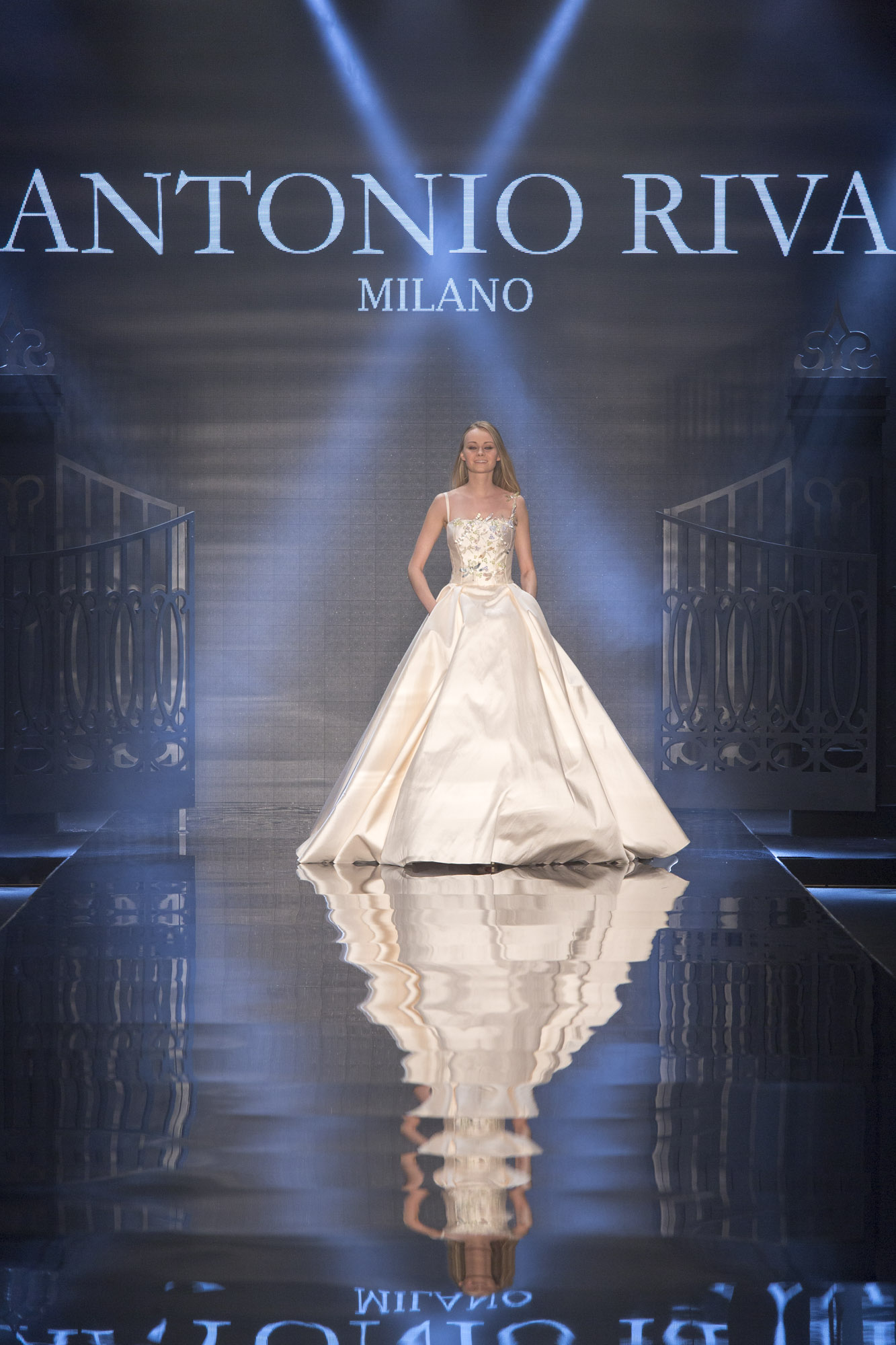 Abiti da sposa 2017: la collezione Antonio Riva Milano, le foto della sfilata