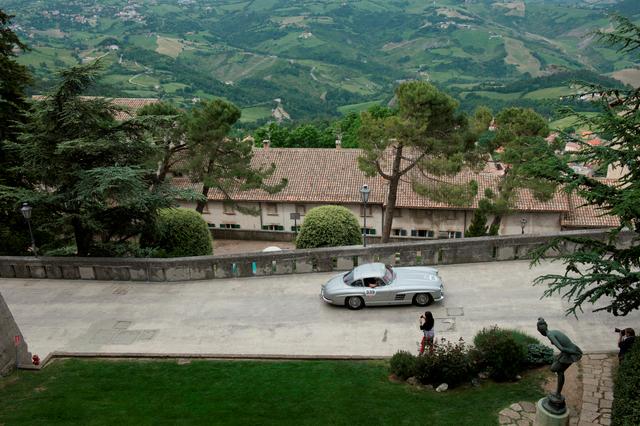 She’s Mercedes: la Mille Miglia si tinge di rosa