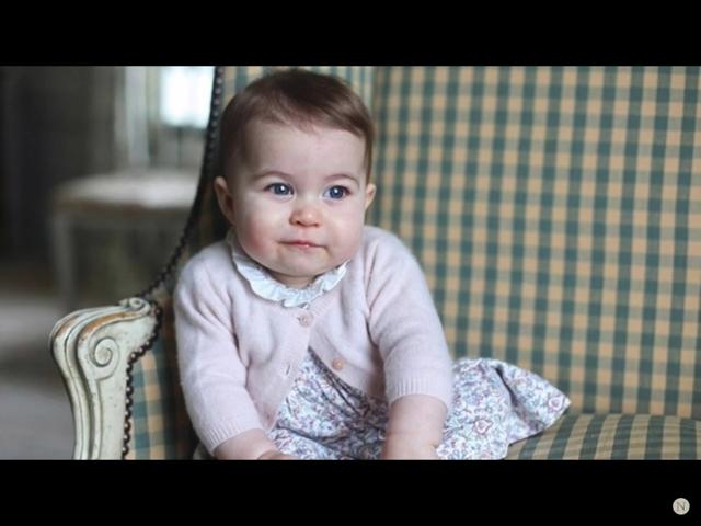 Buon compleanno principessa Charlotte, la figlia di Kate Middleton e William spegne la prima candelina (video)