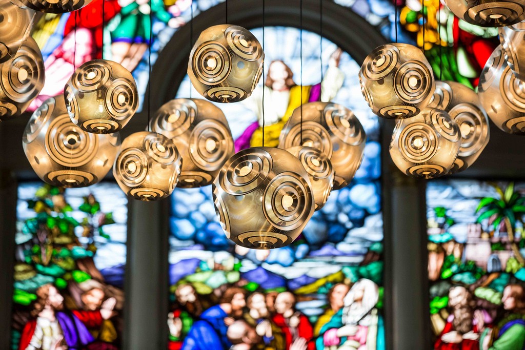 Tom Dixon: le novità esposte nella Chiesa di Clerkenwell per la Design Week, le foto