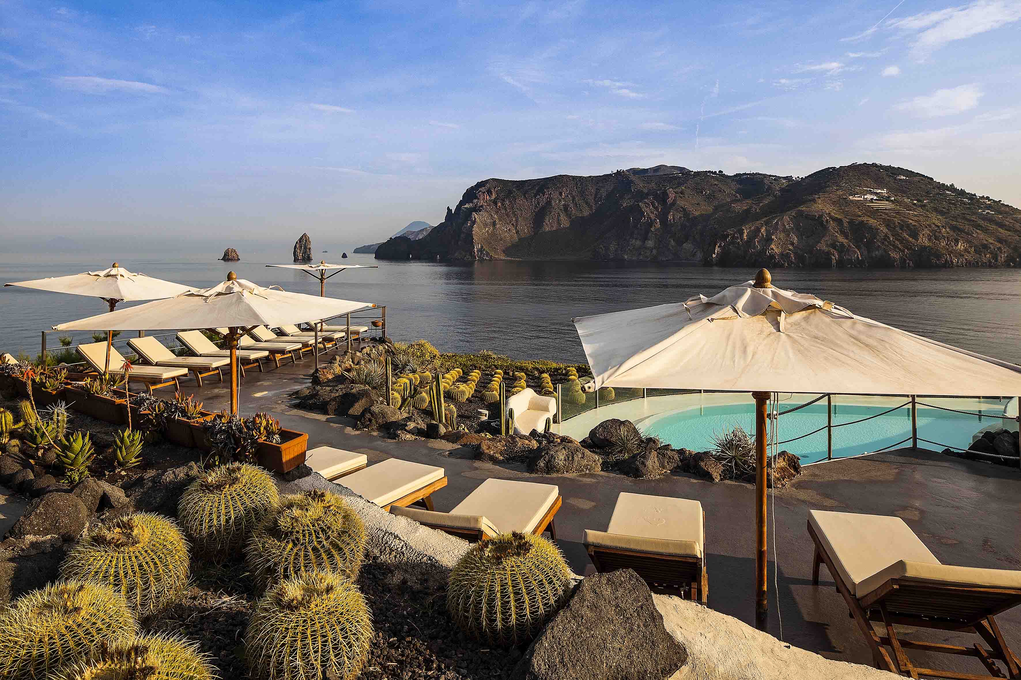 Therasia Resort Sea &amp; Spa: hotel di lusso a Vulcano