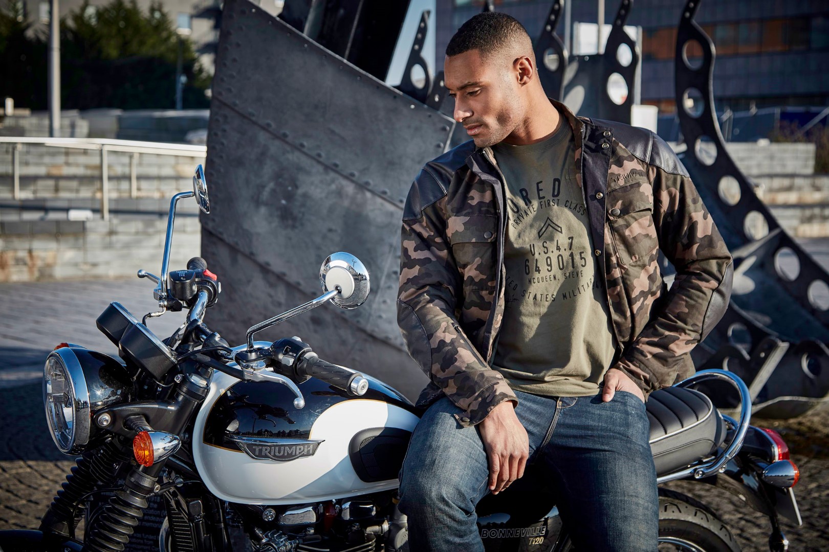 Triumph Motorcycles abbigliamento: la nuova McQueen collection, le foto