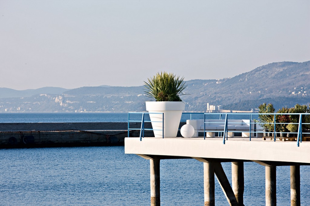 Festival Cannes 2016: Serralunga arreda la spiaggia dell&#8217;Hotel Majestic Barriere