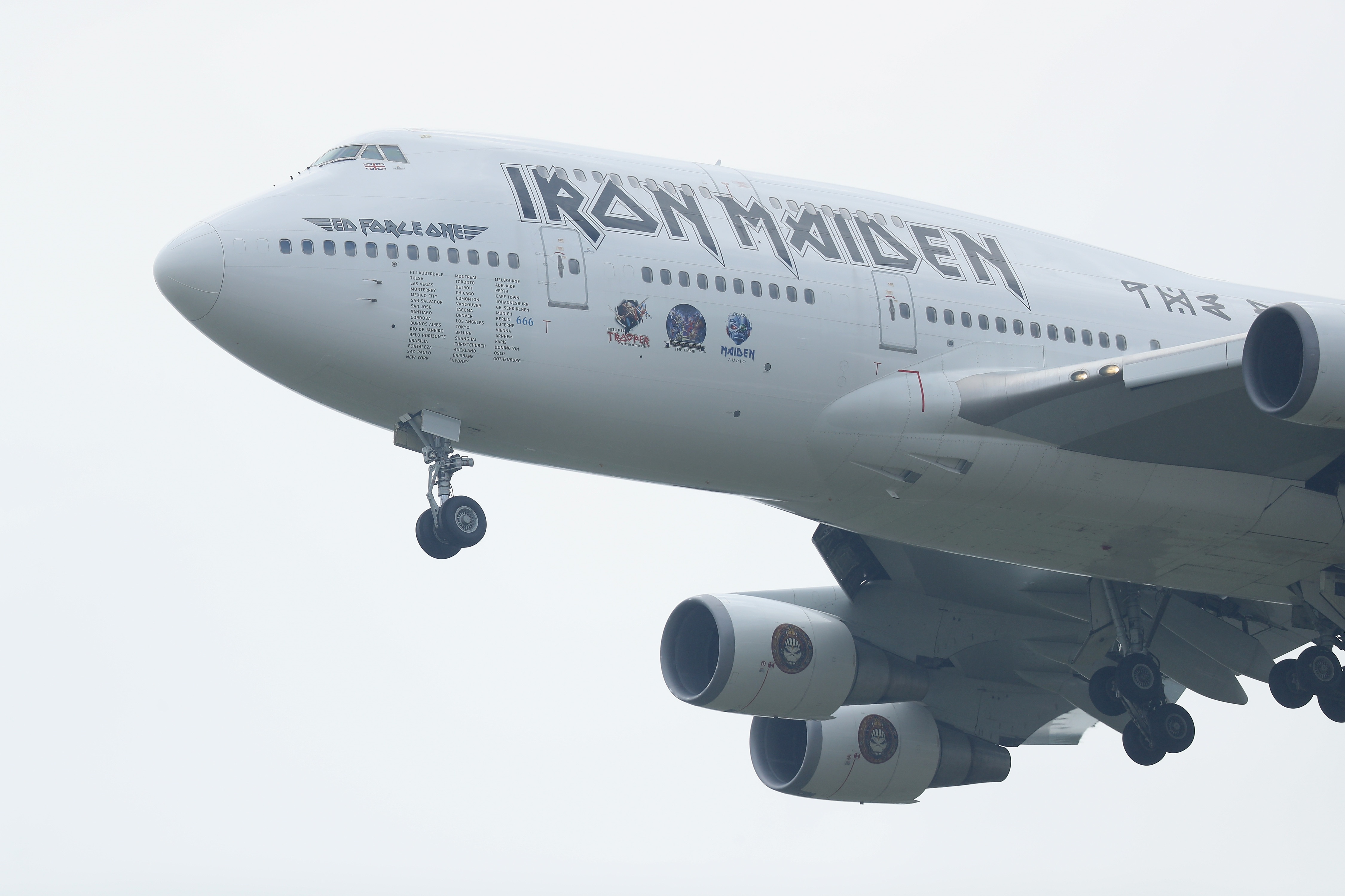 L&#8217;aereo degli Iron Maiden eclissa quelli di Angela Merkel e Francois Hollande a Zurigo