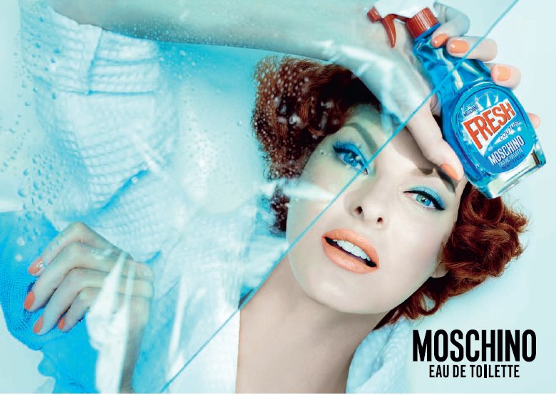 Moschino Fresh Couture: la fragranza e la linea bagno, la campagna con Linda Evangelista
