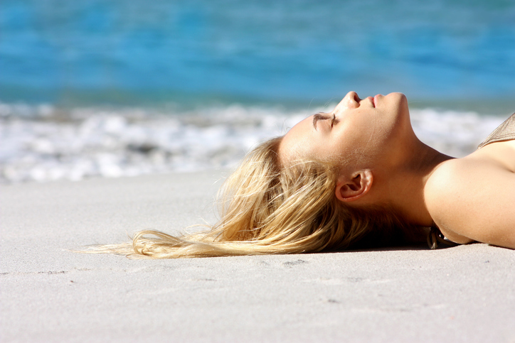 Capelli, tagliarli prima o dopo le vacanze estive?