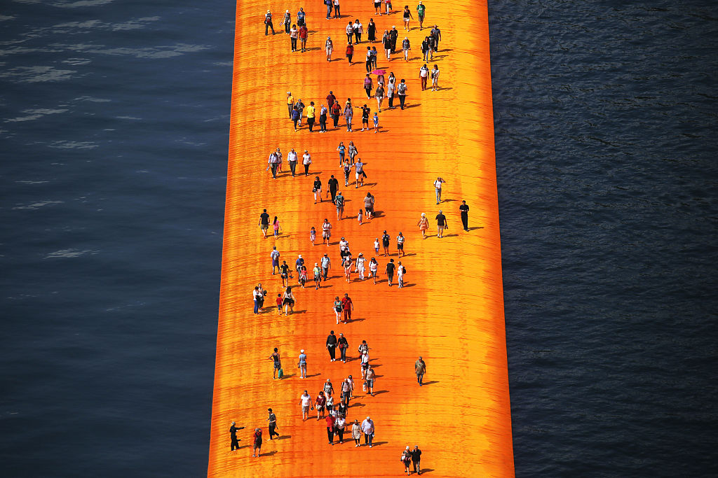 Grande successo per la passerella di Christo sul lago d&#8217;Iseo