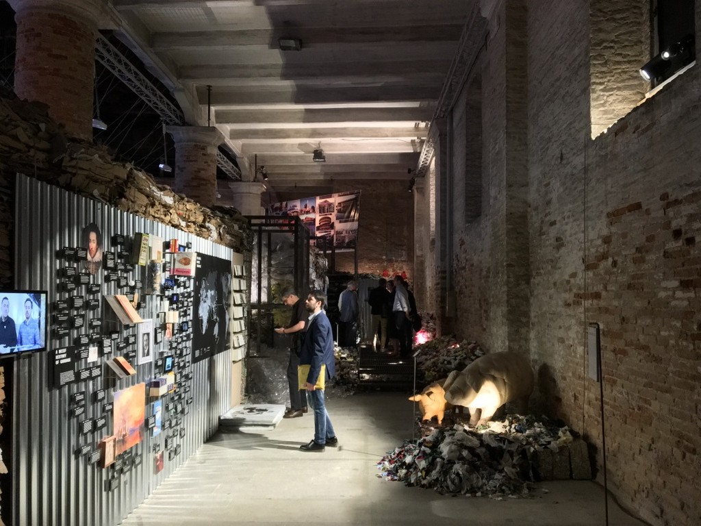Biennale Venezia 2016: Linea Light Group illumina il Padiglione della Turchia e “Let’s talk about garbage”, le foto