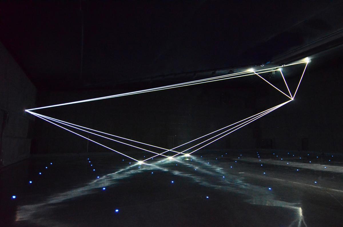 Installazione luminosa Carlo Bernardini Milano Malpensa