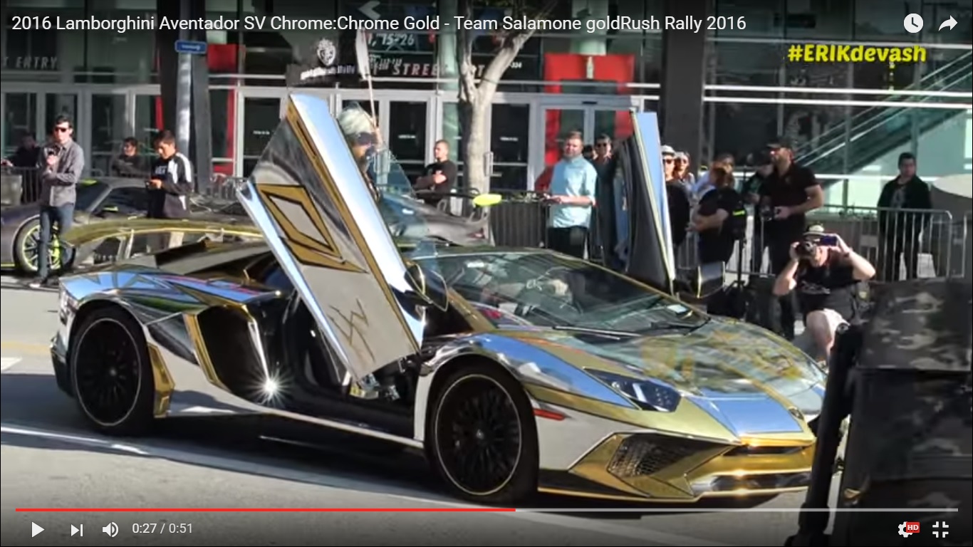 Lamborghini Aventador SV cromata e dorata [Video]