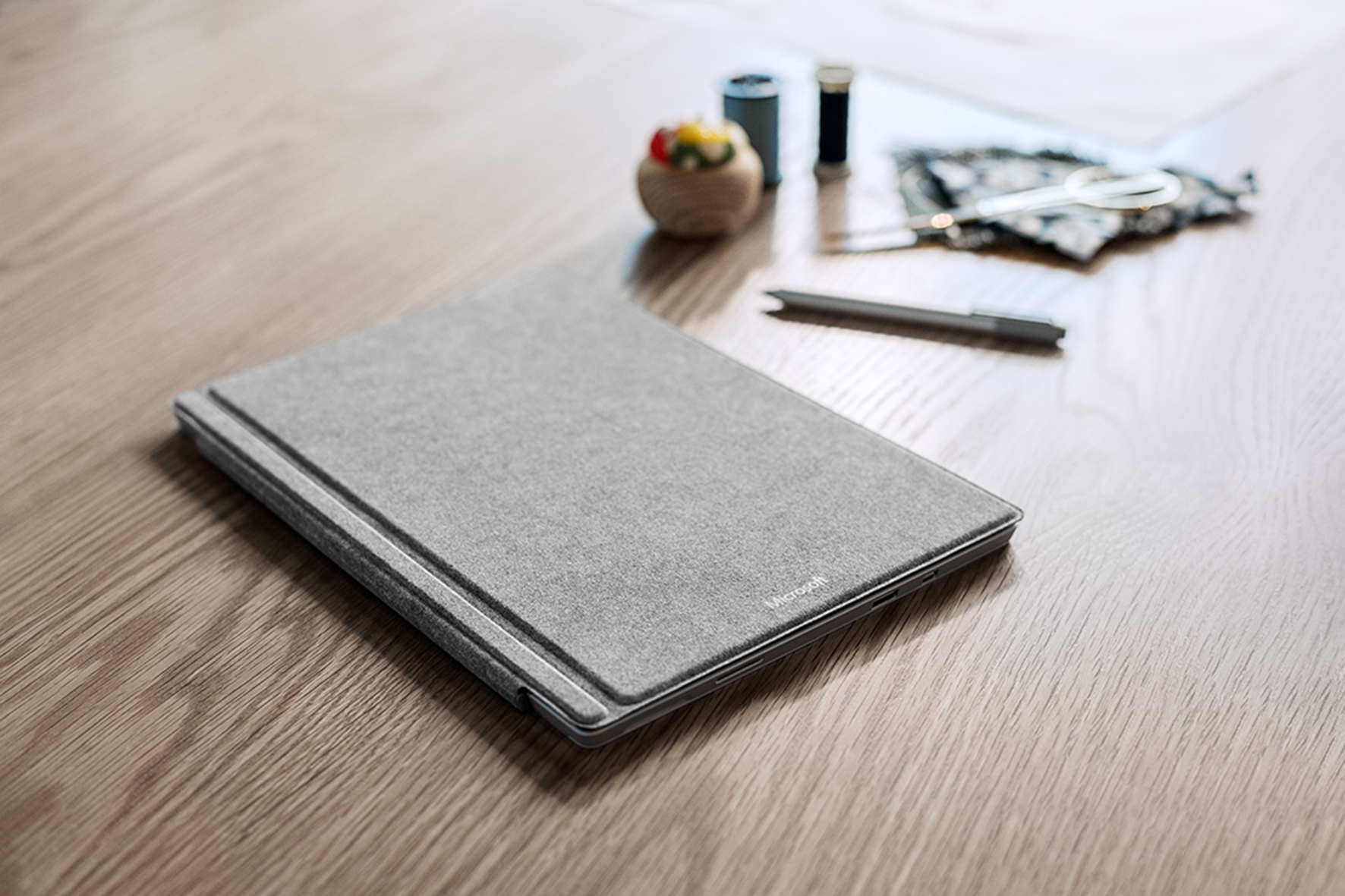 Alcantara veste la Signature Type Cover del Surface Pro4